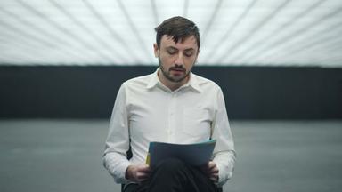 Bad Vegan: Fama. Fraudes. Fugitivos. 1x2